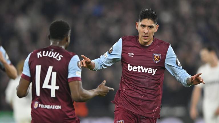 Edson Álvarez firma una brillante actuación.