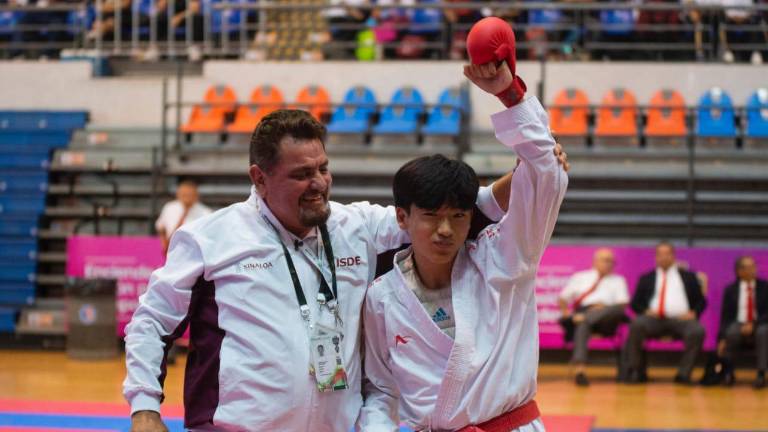 Kaito Yoshii junto a su entrenador Jesús Moreno.