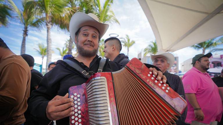 Se entregaron 200 apoyos de 2,500 pesos a músicos locales.