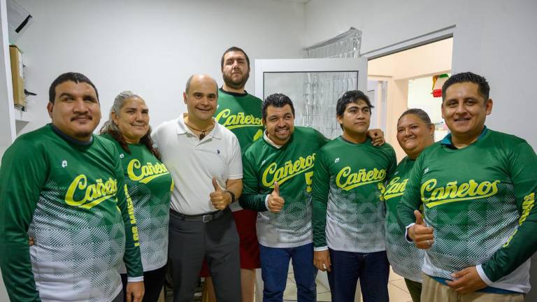 Cañeros de Los Mochis apoyó con uniformes al equipo de Golbol del Municipio.