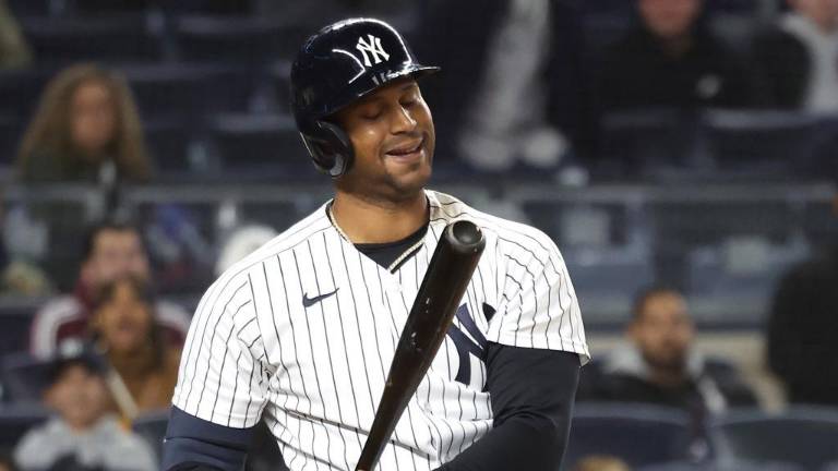 Aaron Hicks fue liberado de su contrato por los Yanquis, pero firmó pacto de ligas mayores con los Orioles.