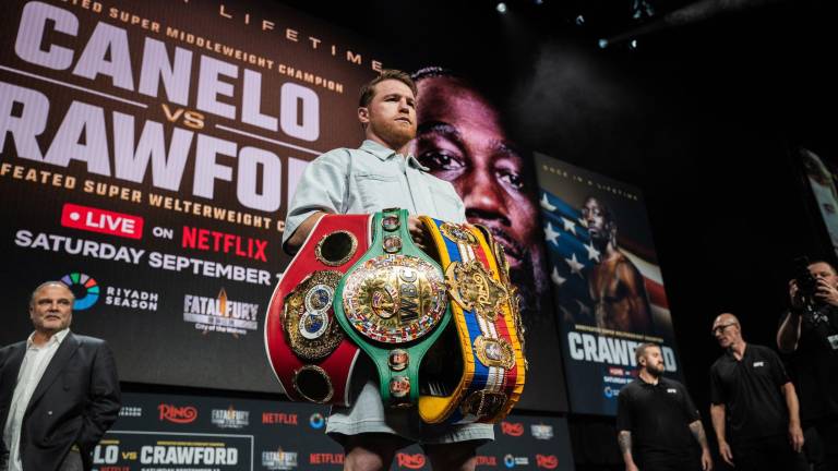 Saúl “Canelo” Álvarez enfrenta críticas de Williams Scull, quien asegura que su pegada no es tan fuerte.