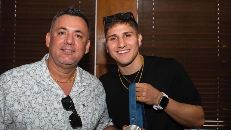 Radamés Hernández Cázarez y Marco Alonso Verde Álvarez, ganadores del Entrenador del Año y Deportista del Año, respectivamente, en Sinaloa.