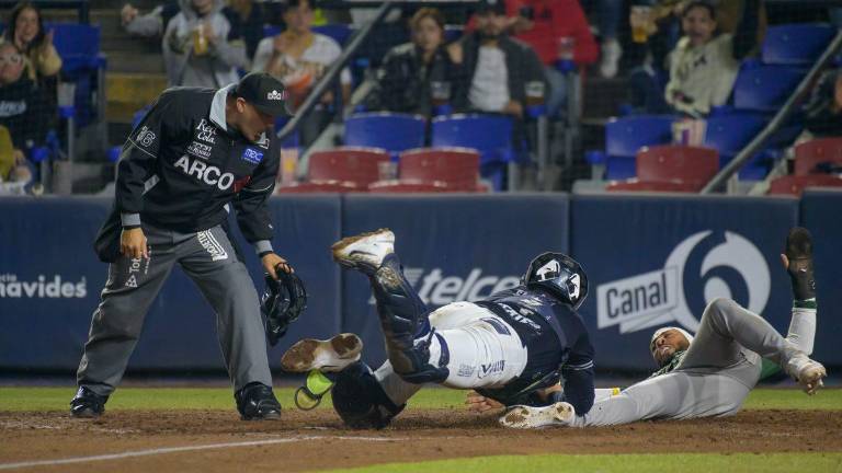 Justin Dean es out en home.