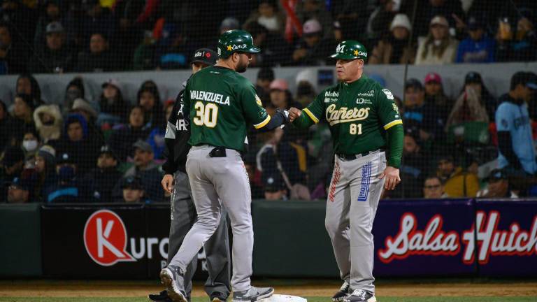 Loredo felicita a Valenzuela.