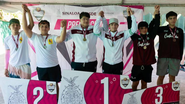 Ahome domina el frontenis.