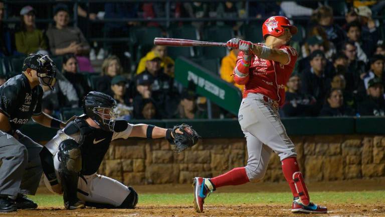 Los bates rojos fueron limitados a cuatro hits.