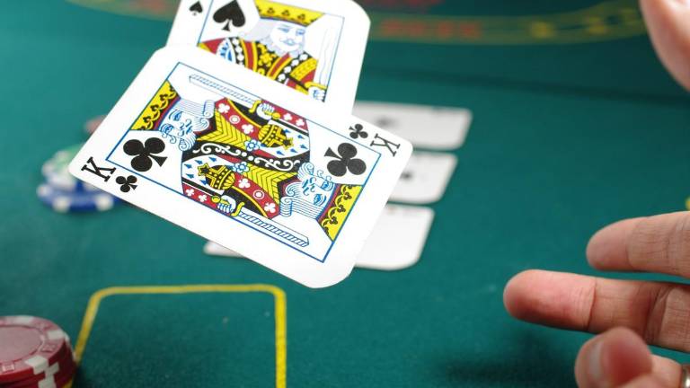 El Fascinante Mundo del Póquer en Línea: Revive la Emoción del Juego desde Casa