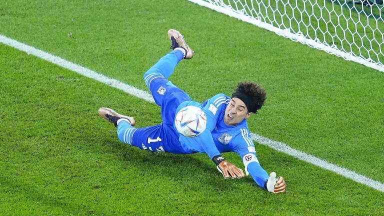 Guillermo Ochoa está en la convocatoria.