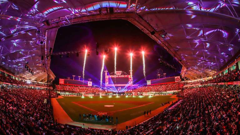 El estadio de la Nación Guinda lució pletórico para el juego que abre la temporada 2022-2023 de la LMP para Tomateros y Algodoneros en Culiacán.