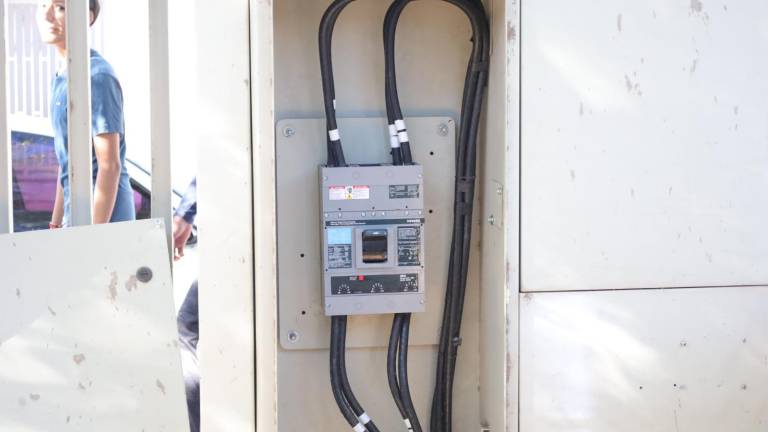 El Gobierno de Sinaloa resolvió el suministro de electricidad en algunas primarias que no tenían ese servicio.