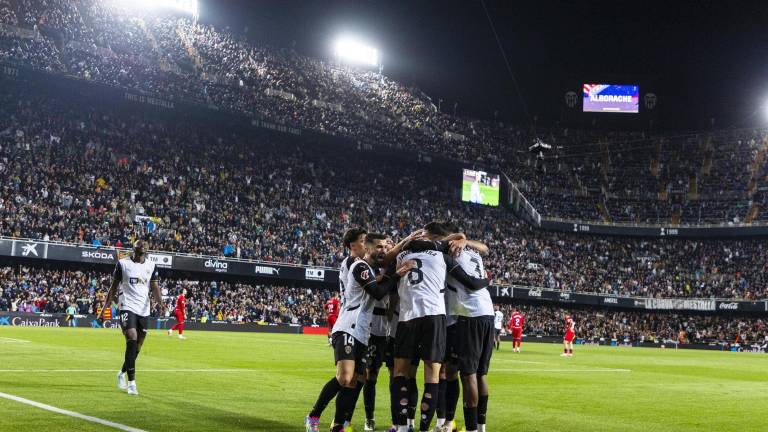 Valencia volvió a sumar de a tres puntos para alejarse de las posiciones del descenso en España.