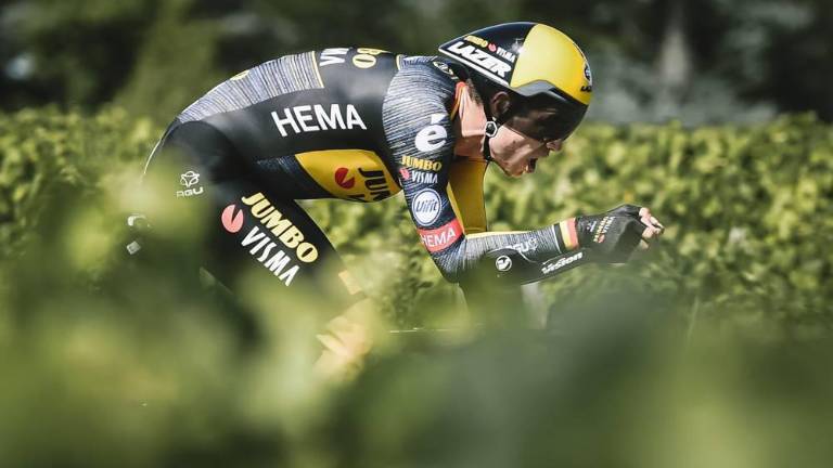 Wout van Aert gana la contrarreloj individual.