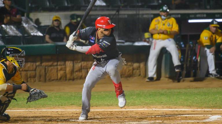 Isaac Pareds produjo con hit.