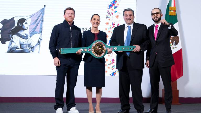 Canelo, Claudia Sheinbaum y Mauricio Sulaimán anuncian la mega clase de boxeo para abril de 2025.