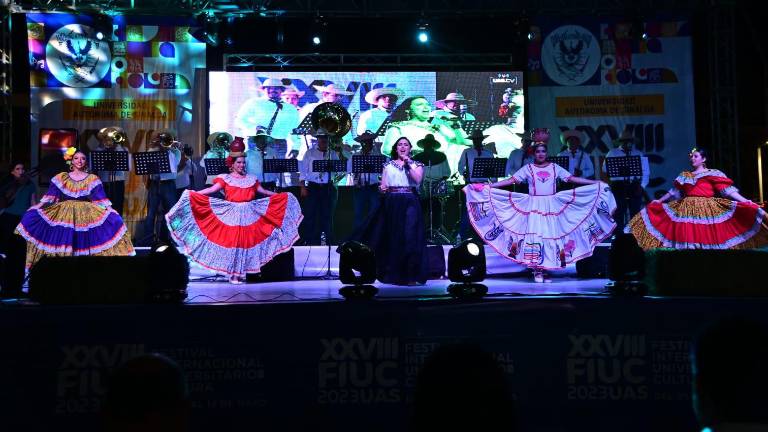María Inés Ochoa, en el inicio del Festival Universitario de la Cultura.