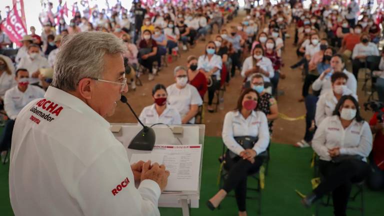 Rubén Rocha Moya, candidato a la Gubernatura, en reunión con mujeres sinaloenses.