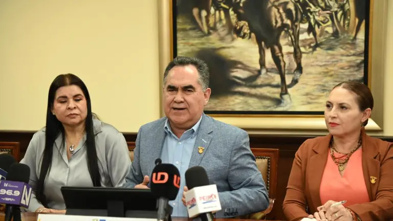 El Rector señaló que detendrán las contrataciones, limitándose a personal que se considere indispensable para el funcionamiento institucional.