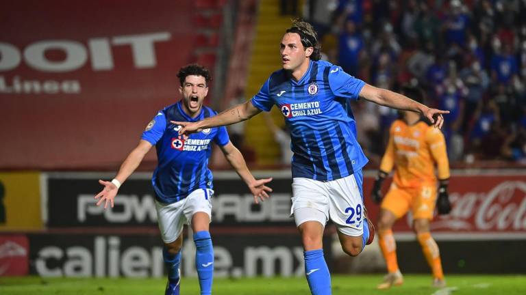 Santiago Giménez anotó el gol del triunfo para Cruz Azul.