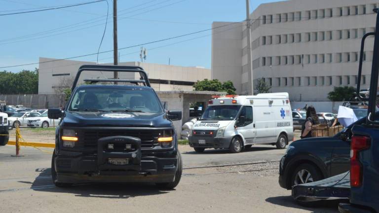 Luego del reporte de una riña al interior del penal de Culiacán, se reportó de manera extraoficial tres personas heridas,