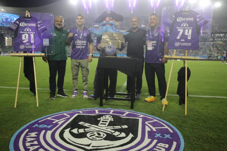 Homenajea Mazatlán FC a Marco Verde y Radamés Hernández en el Encanto