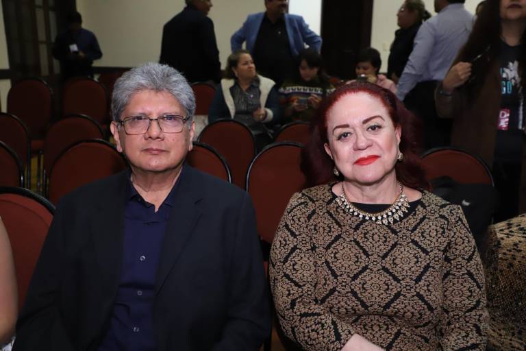 David Toscana comparte con mazatlecos su obra ‘El peso de vivir en la tierra’