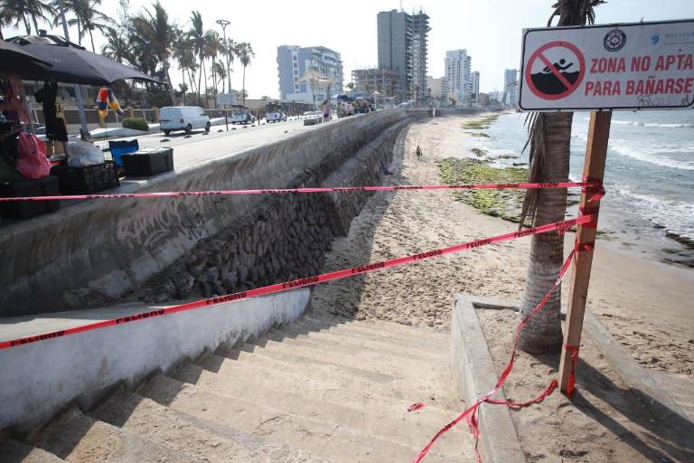 Mantienen cierre de tres zonas de playa en Mazatlán