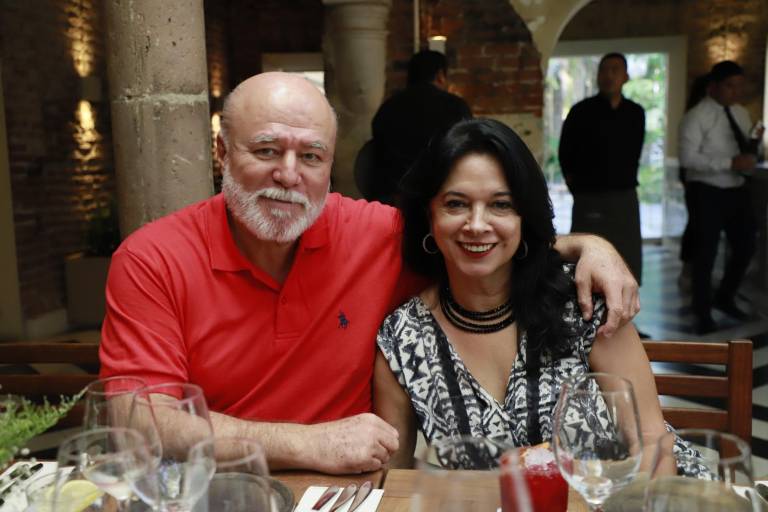 Celebran clientes y amigos el primer aniversario de Casa Bon