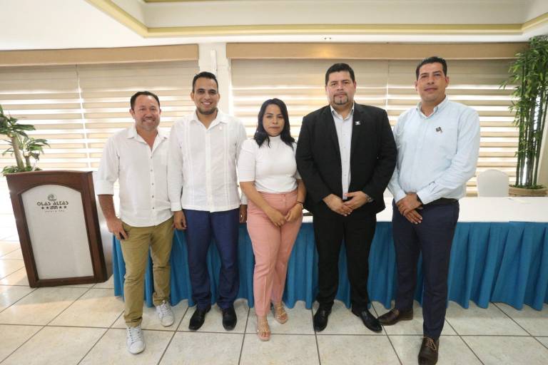 Arquitectos mazatlecos celebran su día con una comida