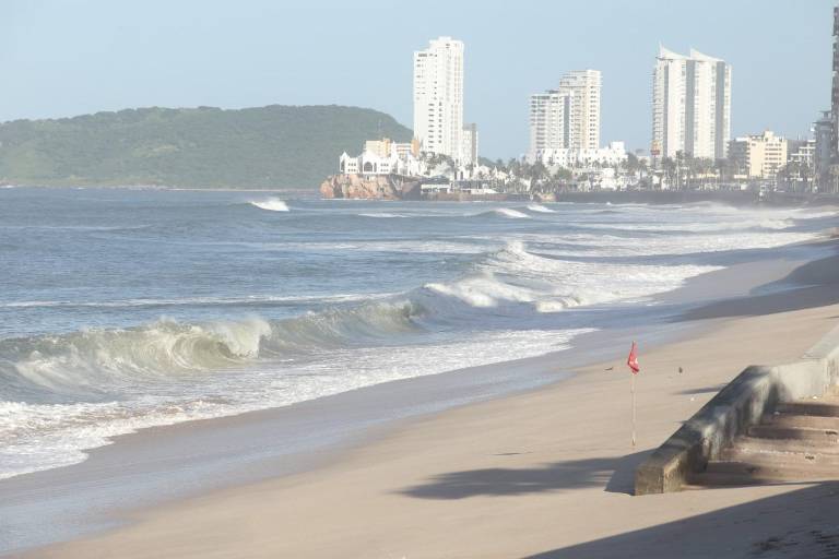 Reabren las playas de Mazatlán, pero con ingreso moderado