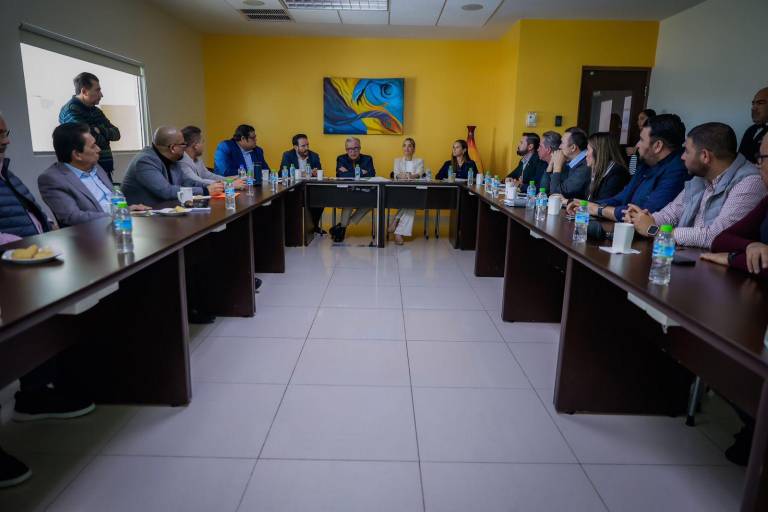 Empresarios de Mazatlán terminan satisfechos tras reunión con Rocha Moya