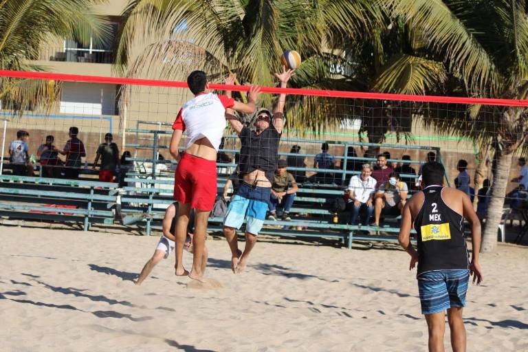 Fernando Barraza es el Rey de la Playa en la Liga de Voleibol Imdem