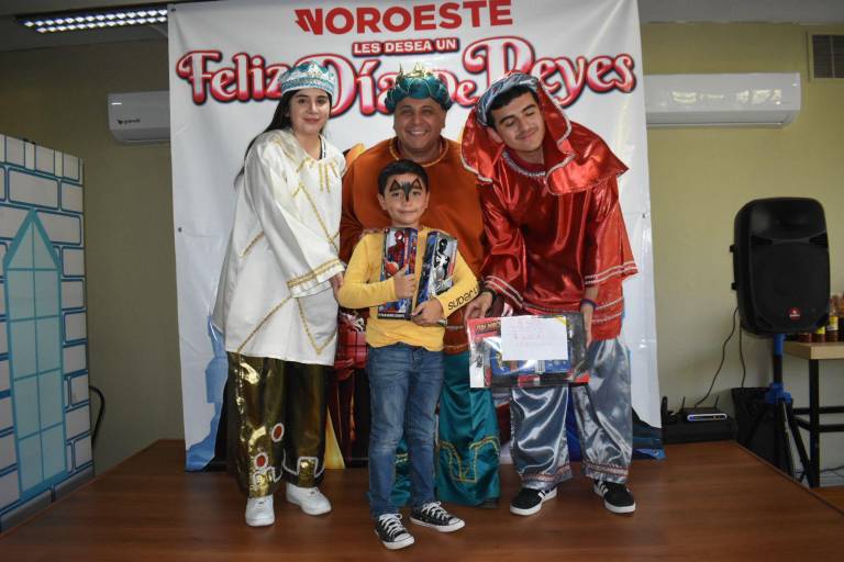 Llenan de alegría los Reyes Magos a hijos de las integrantes de Sabuesos Guerreras