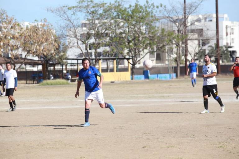 Sorprende Dr. Nares al líder IMSS-Umepa, en Futbol Intermédicos