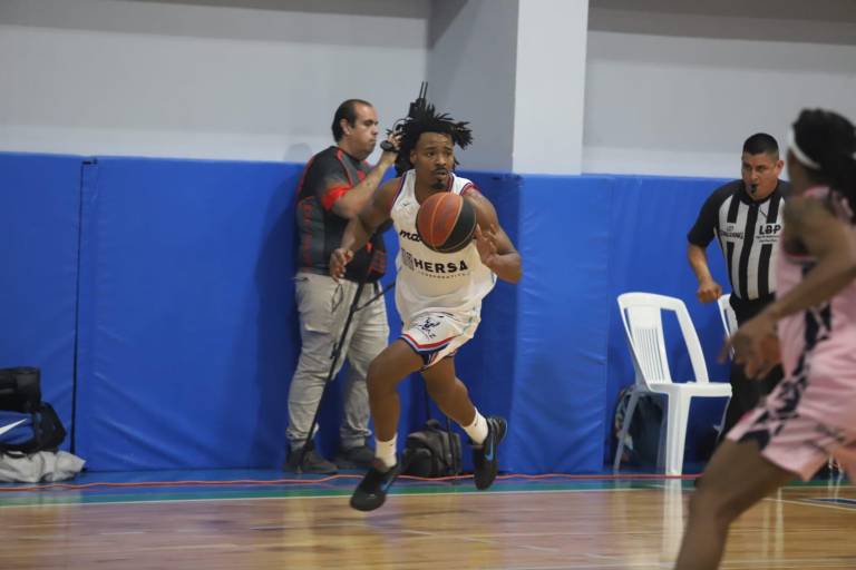 Marinos Basketball deleita a su afición en apertura de LBP