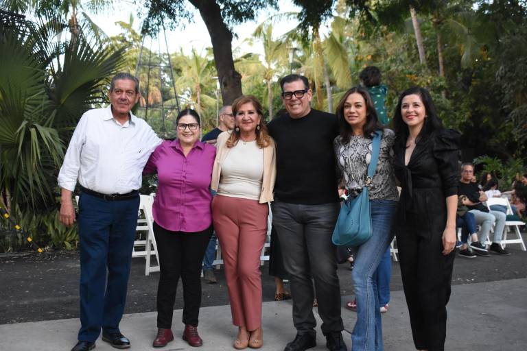 Disfrutan del comienzo de la Navidad en el Jardín Botánico