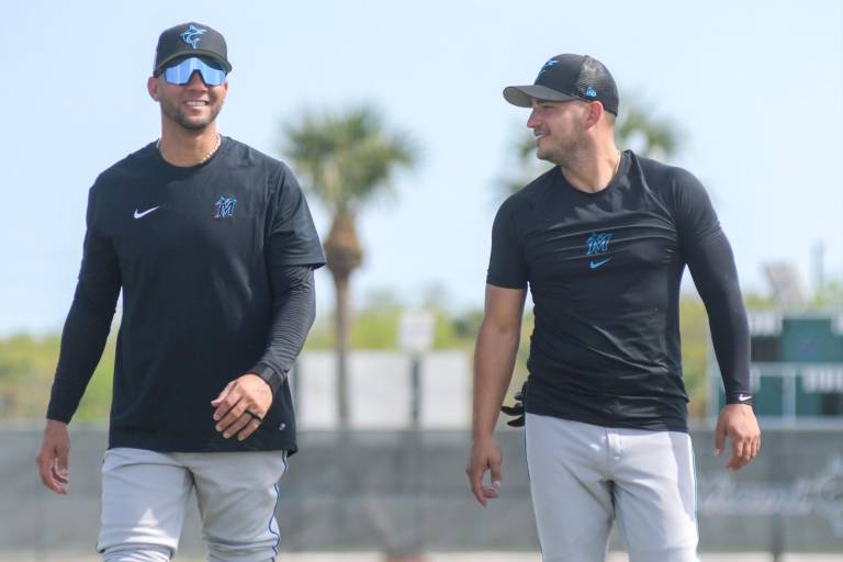 Marlins oficializan acuerdos con Yuli Gurriel y José Iglesias