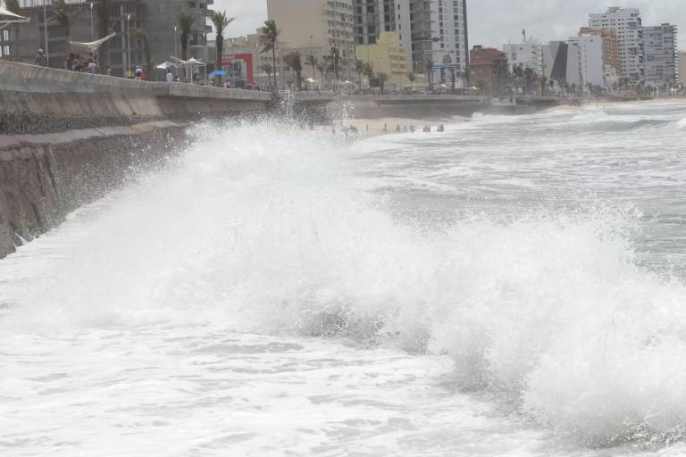 Establecen alerta amarilla en el sur de Sinaloa por Huracán Enrique