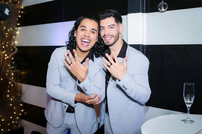 Contrae nupcias Jhonny Caz, integrante de Grupo Firme con su pareja