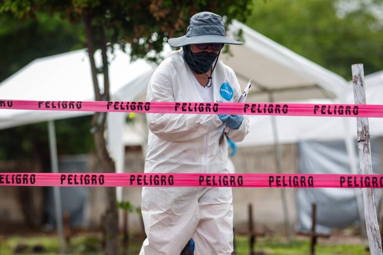 Reconoce Sabuesos Guerreras exhumación de cuerpos en fosa común de Culiacán: ‘Se cumple una exigencia colectiva’