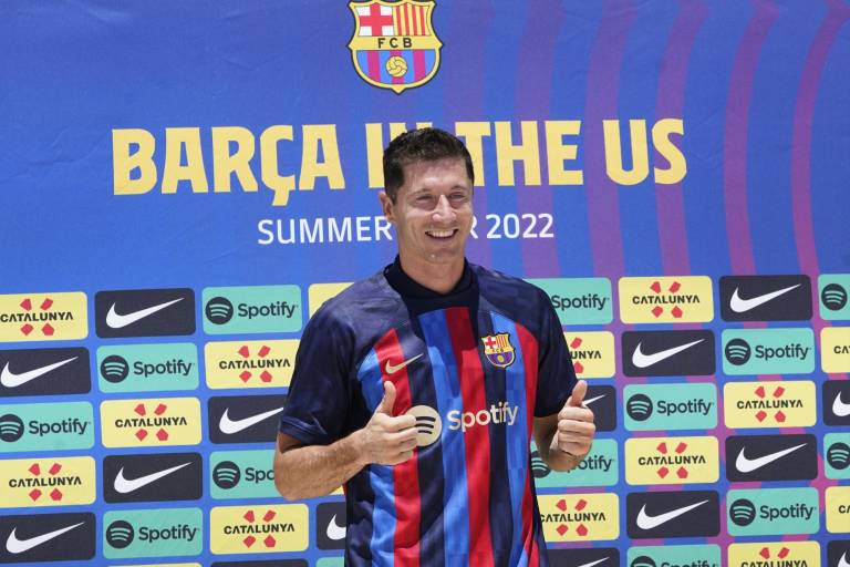 El Barcelona presentará a Robert Lewandowski en un acto con público en el Camp Nou