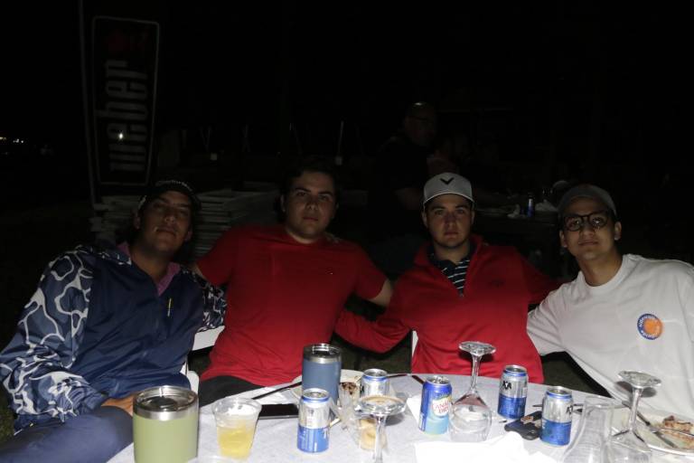Premian desempeño de golfistas