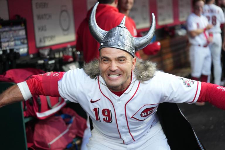 Joey Votto y Rojos se apoderan de la cima con su noveno triunfo al hilo