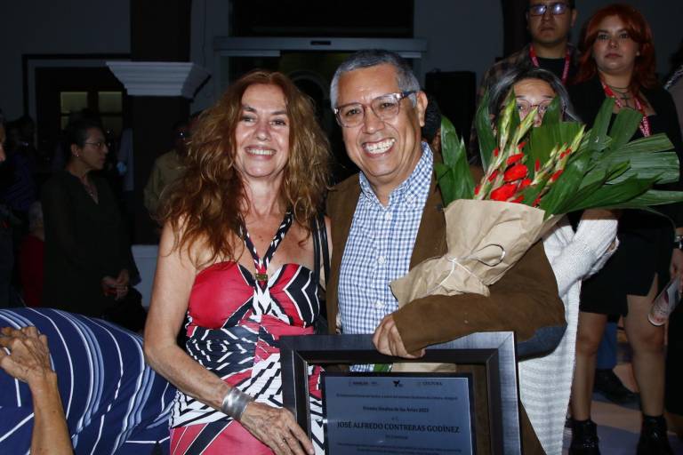 Entregan a Ito Contreras el Premio Sinaloa de Artes