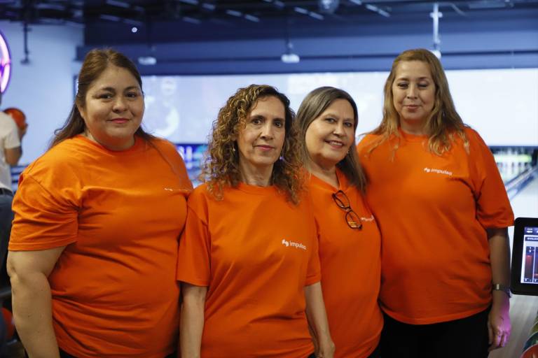 Participan en Torneo de Boliche con Causa