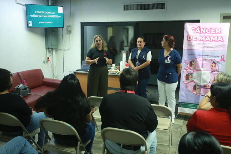 Realiza plática sobre la prevención del cáncer de mama