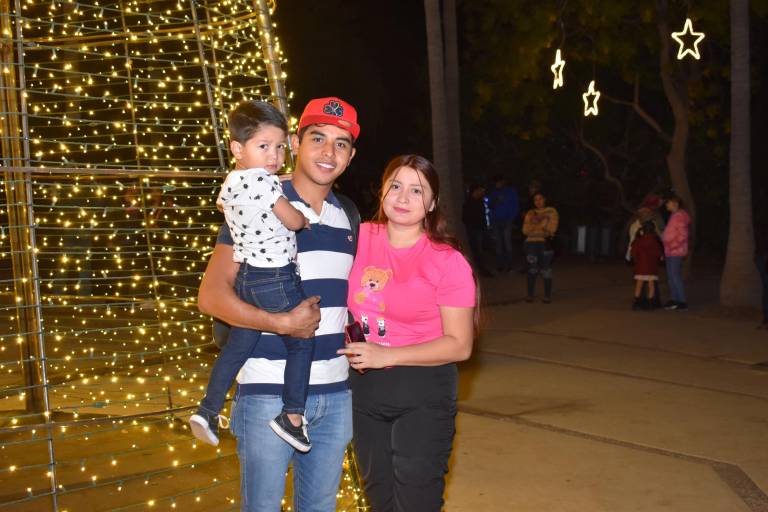 Con danza contemporánea disfrutan familias del cierre de la Navidad en el Botánico
