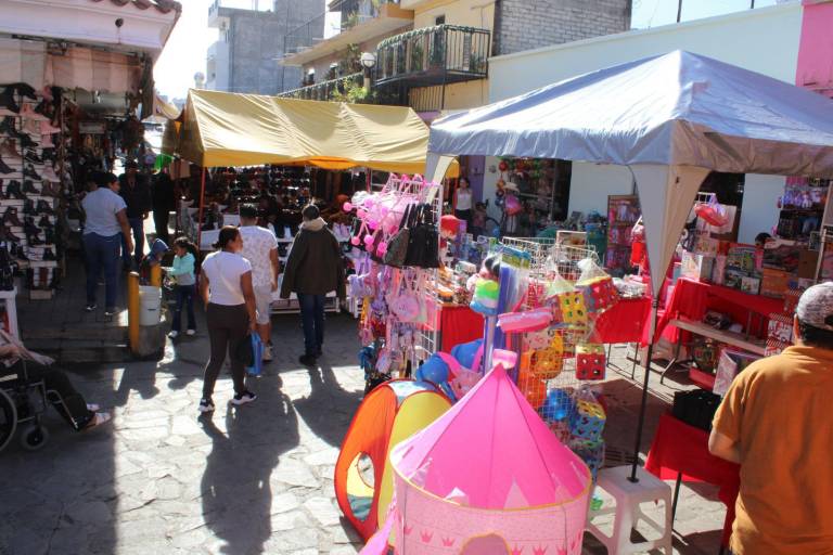 Realizan la tradicional Verbena Navideña en el mercado Miguel Hidalgo en Rosario