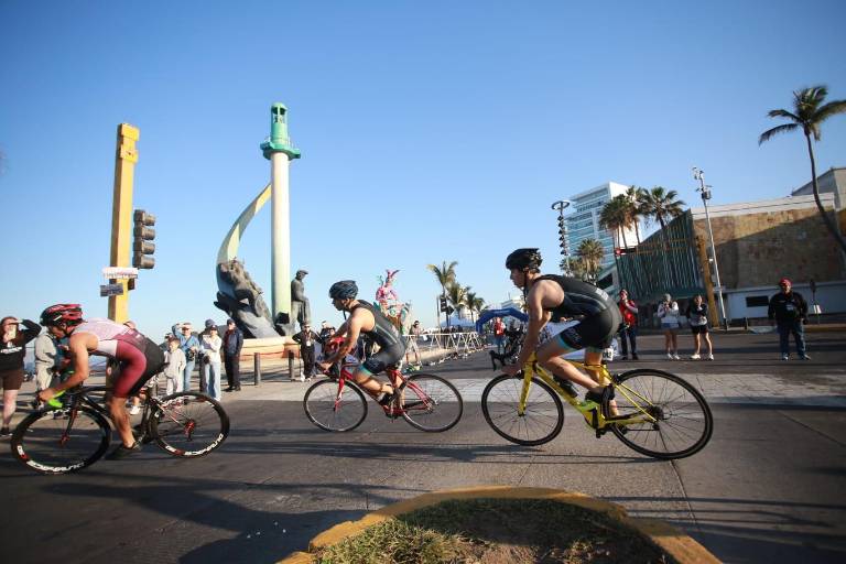 Mazatlán y Ahome, los reyes del triatlón estatal
