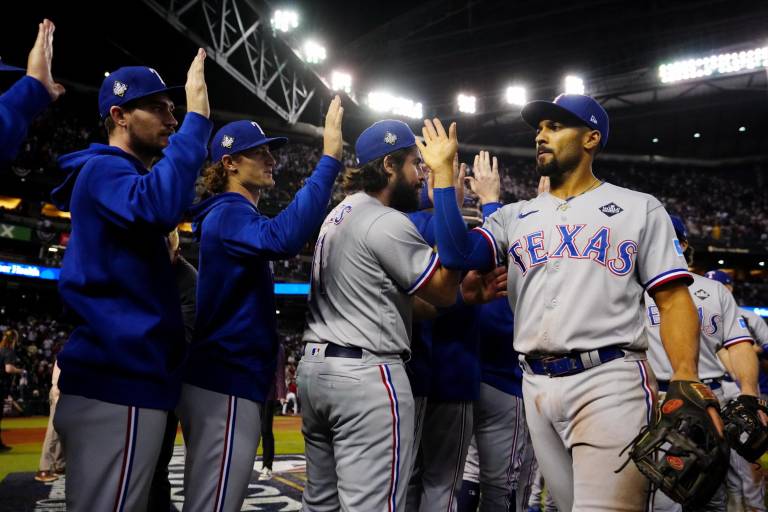Rangers, a un triunfo de su primer título tras paliza sobre Diamondbacks